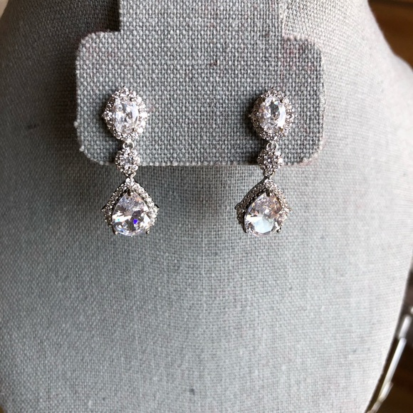 Engagement Bridal Earrings - Picture 4 of 5
